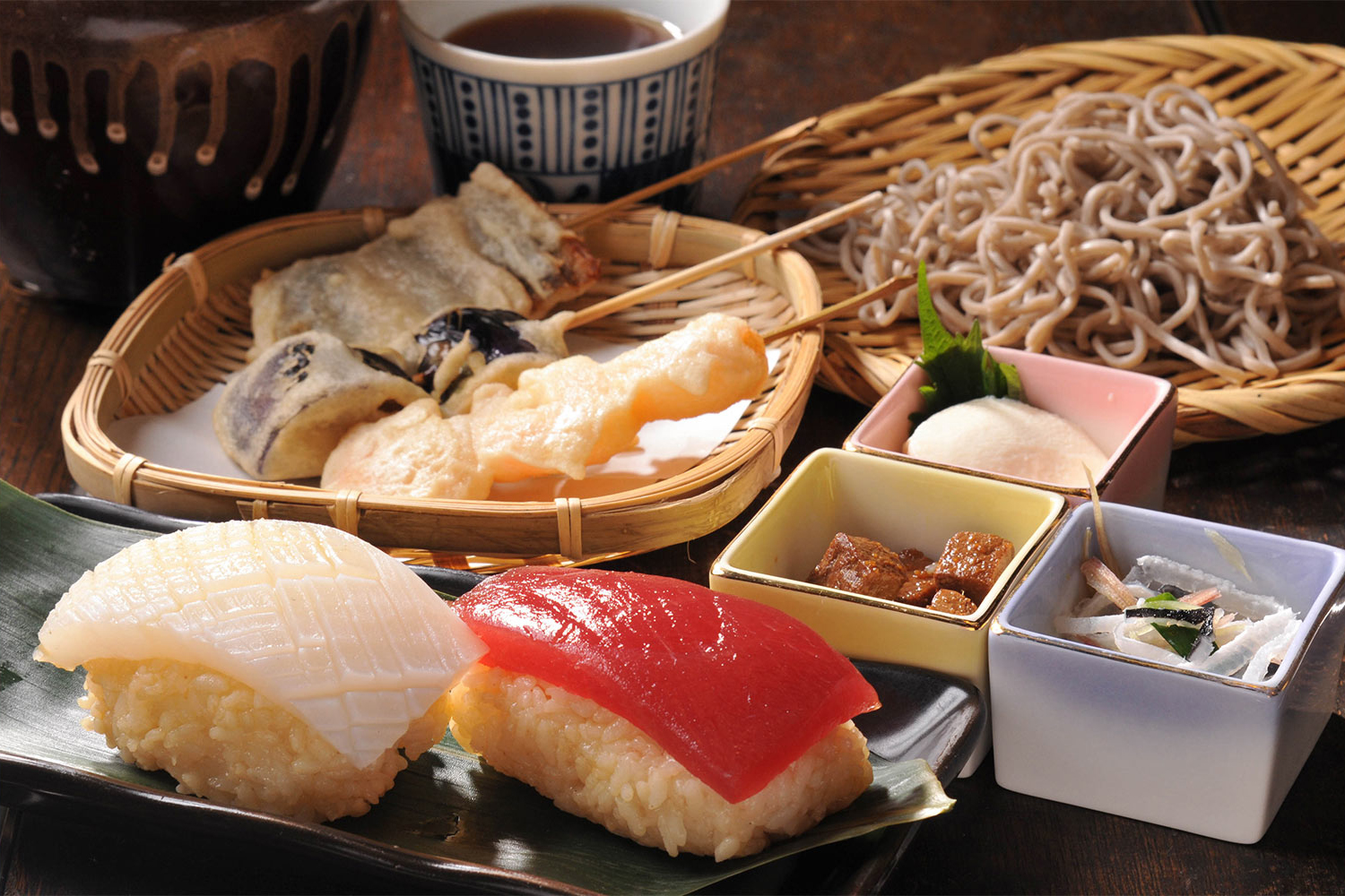 Sakurada serves charcoal-broiled dishes with folksy taste replicated from Edo period in the City’s old part location with the view of Tokyo Sky Tree.